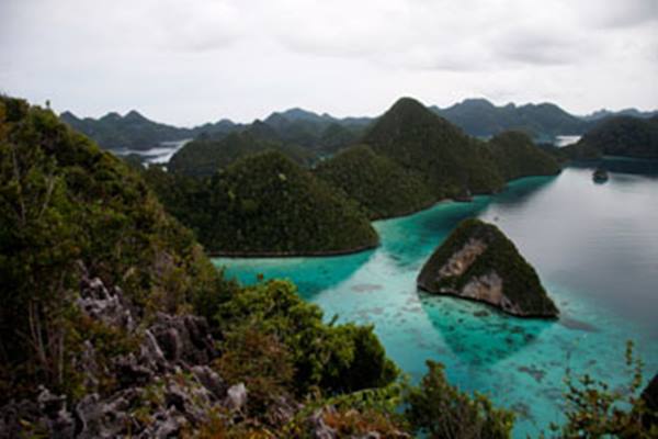 10 Tempat Wisata Ini Disebut Keajaiban Alam Indonesia