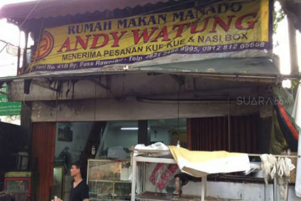 Massa Berpeci Serang Rumah Makan Khas Manado dan Ancam Bunuh Pemiliknya