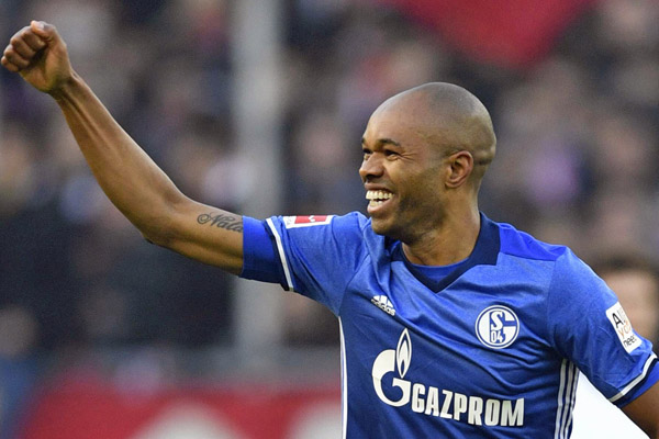 Bundesliga: Bek Tua Naldo Perpanjang Kontrak di Schalke Hingga 2020
