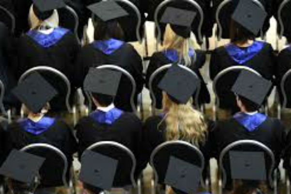 Upacara Wisuda, Lulusan Stikom Siap Hadapi Persaingan