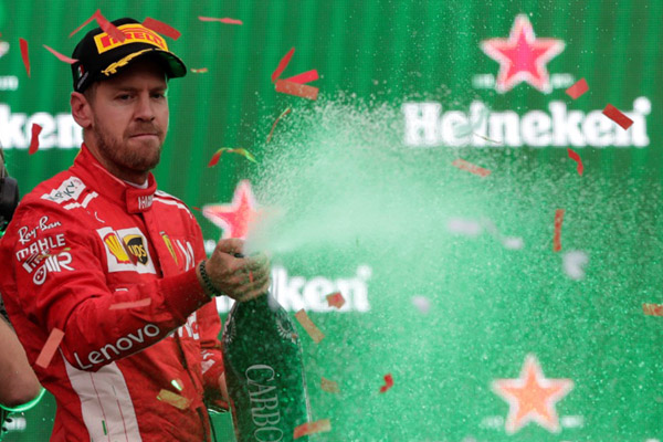 Vettel Ucapkan Selamat ke Hamilton 
