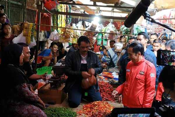  Tak Hanya Tempe, Di Pasar Anyar, Jokowi Juga Beli Pete dan Melinjo