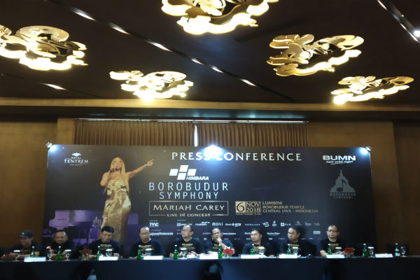 Tiba di Jogja, Mariah Carey Minta Belikan Belangkon dan Sandal Selop Jawa