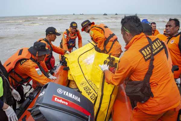 Cerita Haru Petugas SAR Insiden Lion Air, Hendra : Pilih Cari Korban ke Tengah Laut Daripada Hadapi Keluarga yang Berduka
