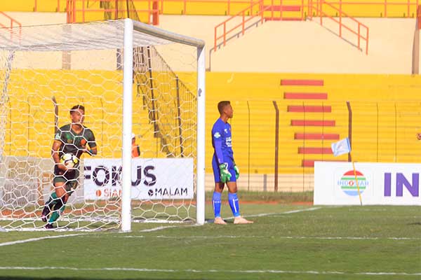 Kalahkan Sriwijaya FC 3-0, PS Tira Pangkas Jarak 