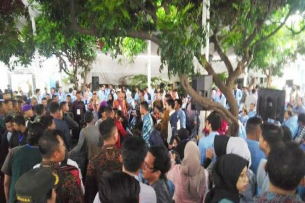 Jusuf Kalla Datang, Mahasiswa Unisba Tutup Mulut Pakai Selotip