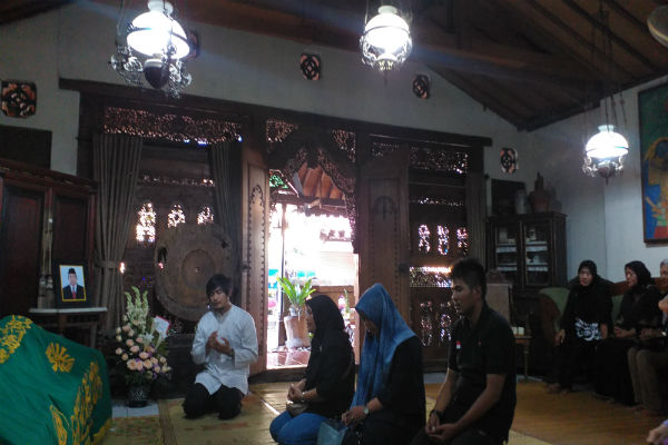 OBITUARIUM : Pelantun Lagu Satu Bendera Itu Berpulang