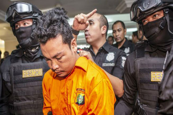 Pembunuhan Sadis Satu Keluarga di Bekasi : Pelaku Pukul Kepala dan Tusuk Leher Korban Pakai Linggis 3 Kali