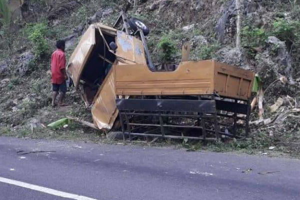 Mobil Bak Terbuka Tabrak Tebing di Gunungkidul, 1 Penumpang Tewas Terjatuh