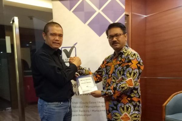 Jurnalis Senior Pasar Modal Lahyanto Nadie Luncurkan Buku Komunikasi Pasar Modal