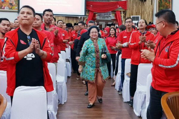 Caleg PDI Diwajibkan Pasang Gambar Jokowi-Ma'ruf, Megawati dan Soekarno