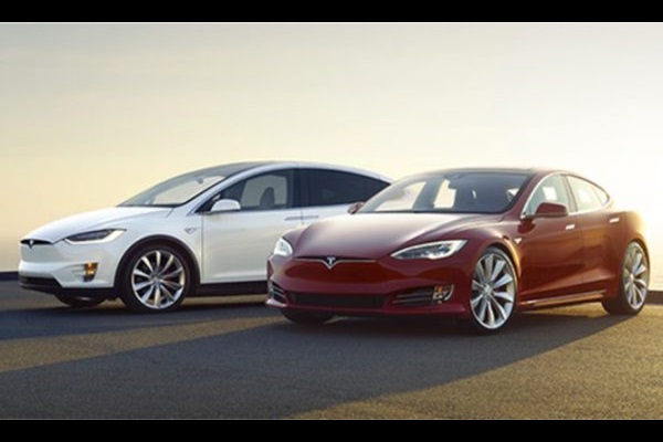 Tesla Potong Harga Model X dan S