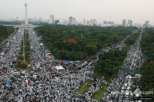 Peserta Reuni 212 Baca Alquran 30 Juz