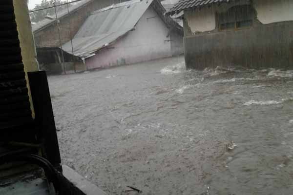 Dampak Hujan Deras, Kawasan Gondokusuman Banjir Setinggi Satu Meter