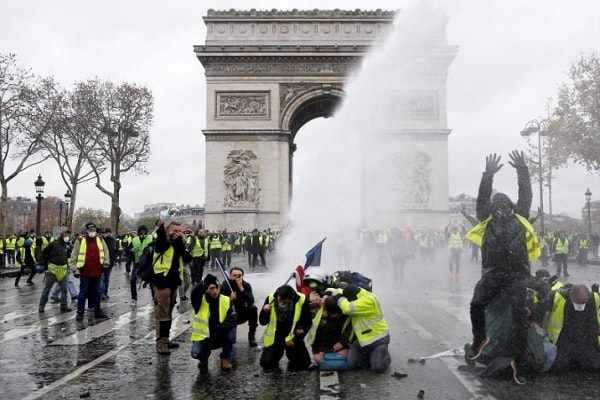 Ada Protes Kenaikan Pajak BBM di Paris, Menara Eiffel Akan Ditutup