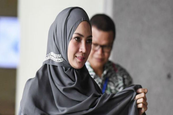 Persidangan Ungkap Gubernur Aceh Nonaktif Irwandi Yusuf Bepergian ke Luar Negeri dengan Model Cantik