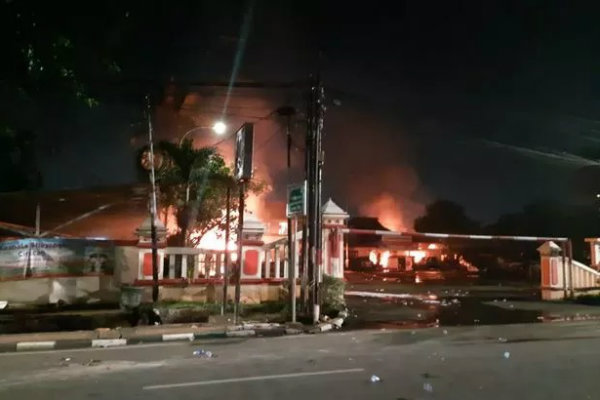 Motif Penyerangan Polsek Ciracas Terungkap, Massa Marah Kinerja Polisi Menangani Pengeroyokan Anggota TNI
