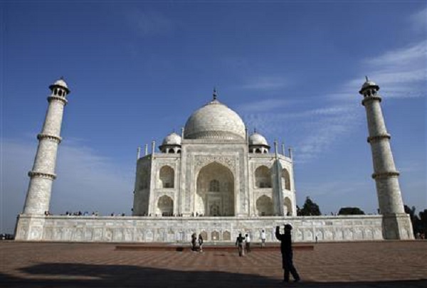 Terlalu Banyak Pengunjung, Taj Mahal Naikkan Tiket Lima Kali Lipat