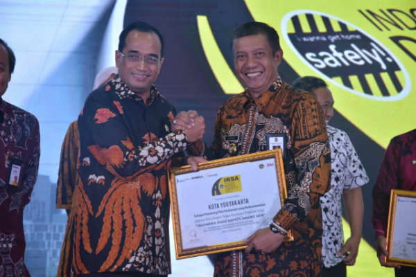 Salut, Jogja Sabet Indonesia Road Safety Award 2018.