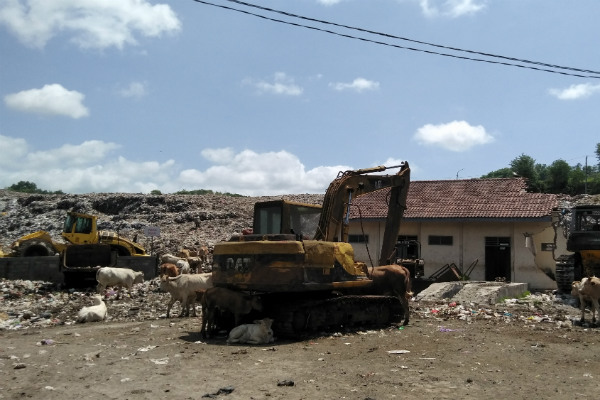 FEATURE: Mesin Butut Dipaksa Urusi 600 Ton Sampah Sehari Semalam
