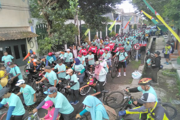 HUT Condongcatur, Ribuan Warga Ikuti Fun Bike dan Senam 