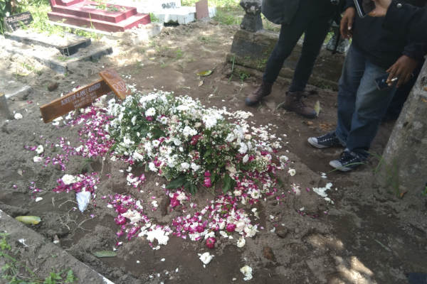 Ketua RT Jelaskan Alasan Warga Potong Nisan Salib di Makam Purbayan