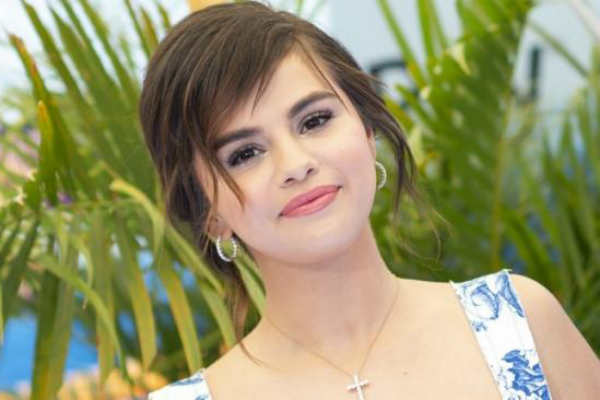 Seusai Jalani Perawatan Medis, Selena Gomez Habiskan Waktu Bersama Sahabat