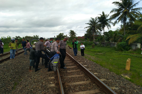 Tertabrak Kereta Api Gajah Wong, Seorang Pelajar Kritis