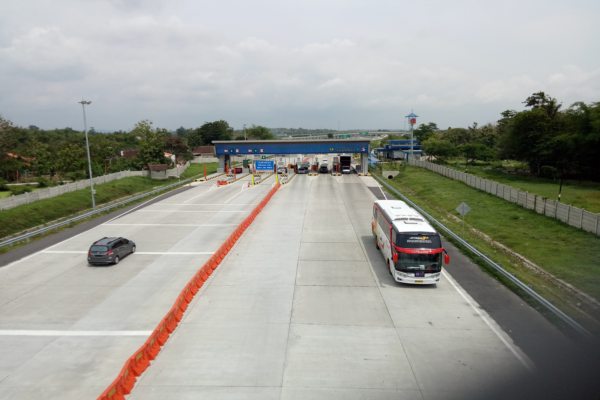 Bus Patas Jogja-Surabaya Pilih Masuk Tol, Sejumlah Penumpang Telantar