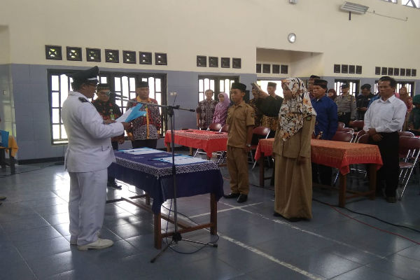 Dilantik, Dua Perangkat Desa Banyuroto Harus Lebih Inovatif