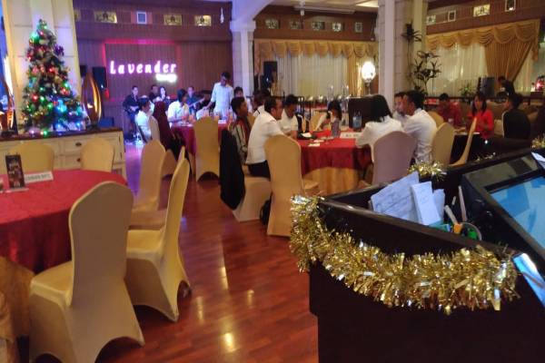 Christmas Dinner The Rich Banjir Peminat