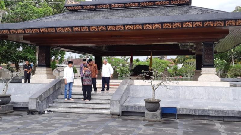 Ziarah Kubur ke Makam Bung Karno, Ini yang Dilakukan Jokowi