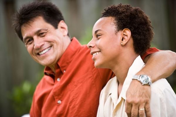 PARENTING: Ini Kebiasaan yang Bisa Mempererat Hubungan Orang Tua & Anak