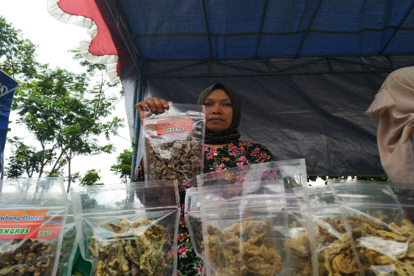 DURIAN MENOREH: Menikmati Gurihnya Keripik Kembang Durian Khas Menoreh