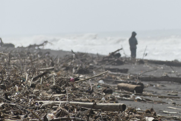 Sampah Pantai, Barier di Pesisir yang Menjengkelkan