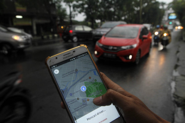 Pengendara Ojol Gunakan GPS di Pinggir Jalan, Menhub: Perlu Disediakan Shelter