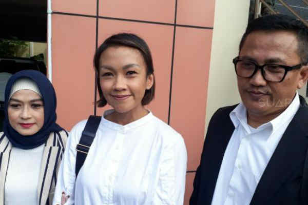 Melanie Putria-Angga Puradiredja Masih Tinggal Serumah Meski Proses Cerai