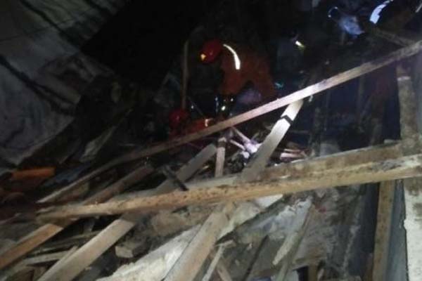 Rumah di Taman Sari Roboh, 10 Jiwa Penghuninya Sempat Terjebak di Reruntuhan