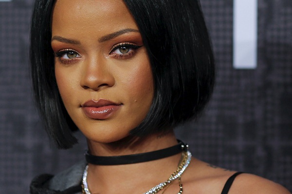 Rihanna Tuntut Ayahnya ke Pengadilan
