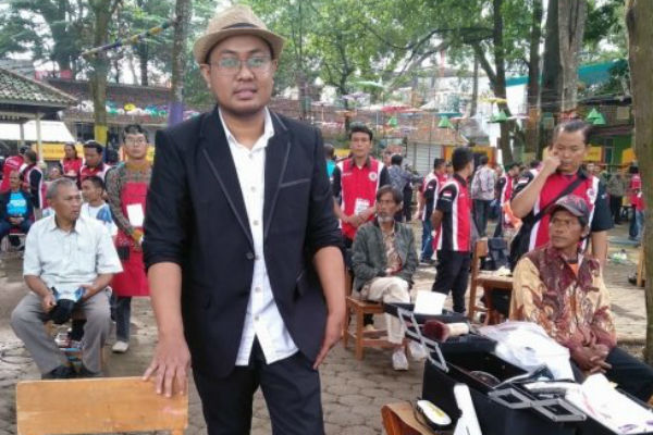 Cerita Herman, Tukang Cukur yang Sudah 6 Tahun Jadi Langganan Jokowi