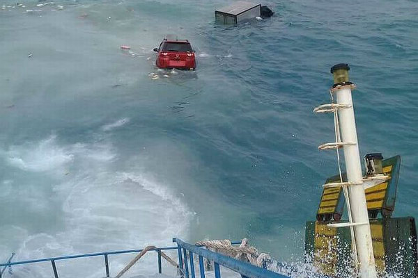 Satu Tewas dan 12 Orang Hilang dalam Insiden Kapal Tenggelam di Sungai Kapuas