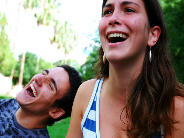 Tertawa Bisa Memberi 5 Manfaat untuk Kesehatan Tubuh