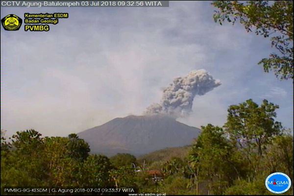 Gunung Agung Erupsi, Warga Dilarang Beraktivitas di Radius 4 Km