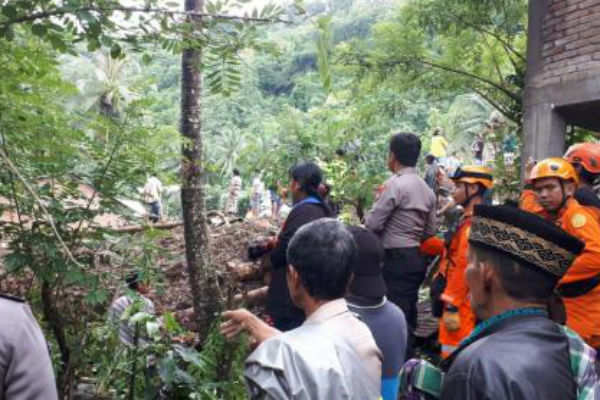11 Orang Meninggal dan Puluhan Lainnya Belum Ditemukan akibat Banjir-Longsor di Gowa