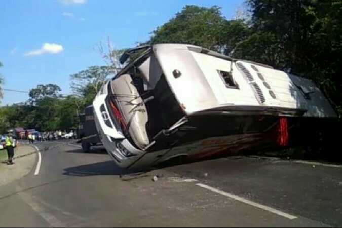 4 Orang Tewas dalam Kecelakaan Bus di Tol Cipularang
