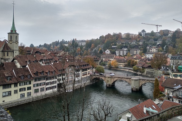 Menikmati Angin Musim Gugur di Bern