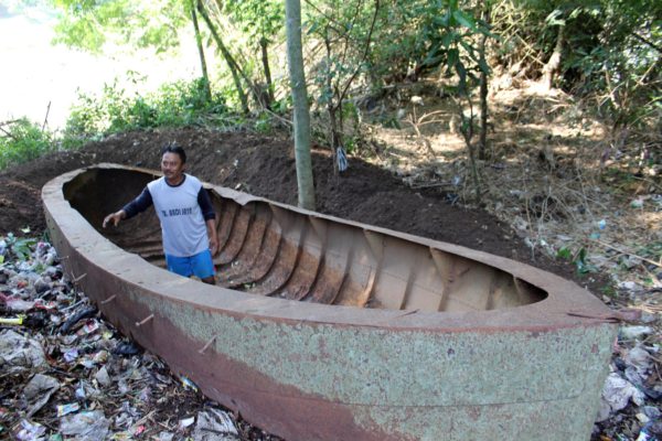 Perahu Peninggalan VOC Yang Teronggok di Tepian Bengawan Solo Akan Dipindah