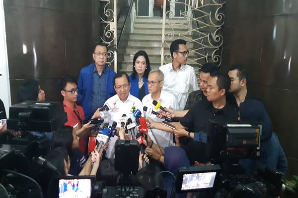 Soal Panelis Debat, 01 Usul Orang Timur, 02 Minta Disumpah