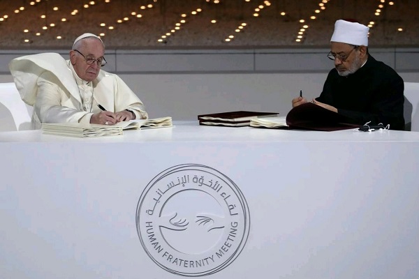 Paus Fransiskus dan Imam Besar Al-Azhar Tandatangani Deklarasi Persaudaraan Islam & Kristen