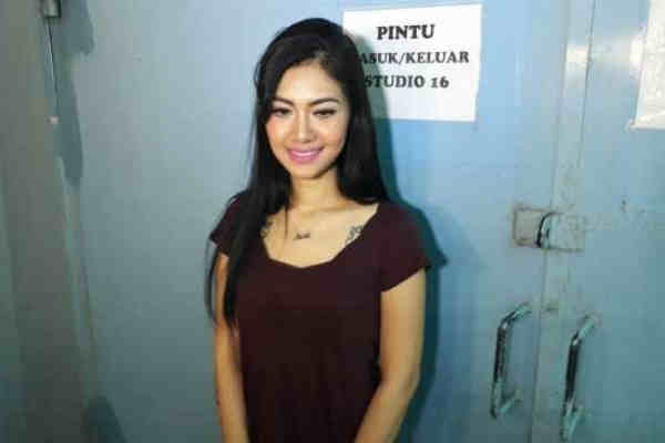 Della Perez Menangis Seharian setelah Dapat 'Surat Cinta' dari Polda Jatim